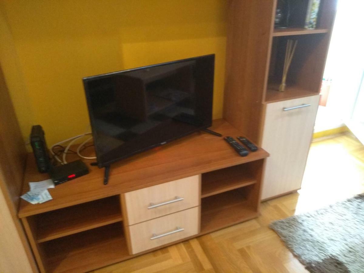 Apartman Marina Sa Garazom Novi Sad Esterno foto