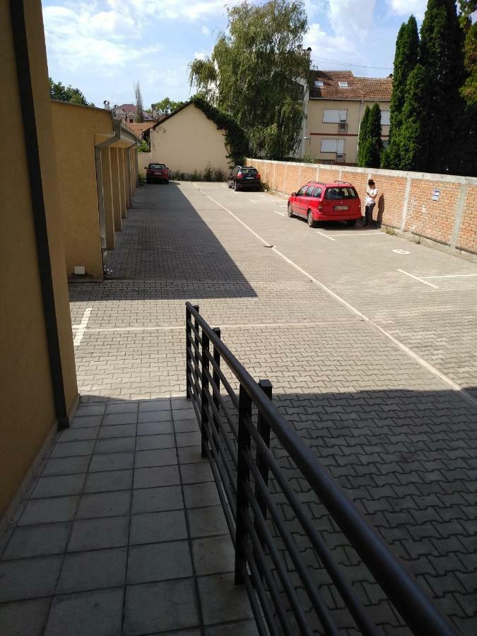 Apartman Marina Sa Garazom Novi Sad Esterno foto